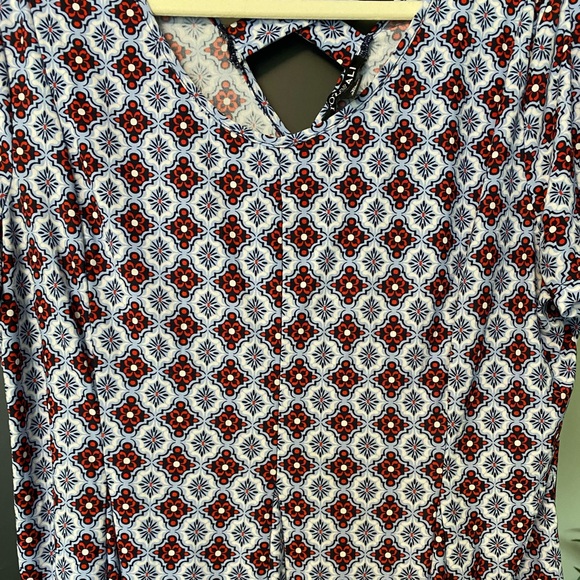 Patterned Roz&Ali Tee - Picture 5 of 8